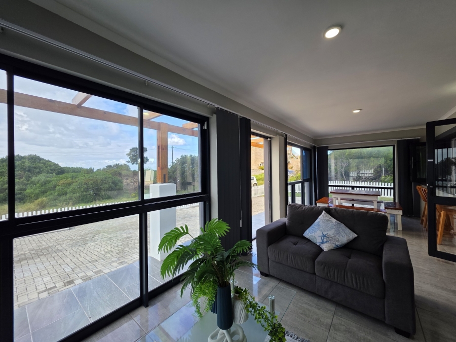 4 Bedroom Property for Sale in Paradise Beach Eastern Cape